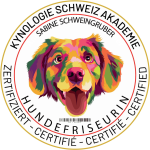 Buntes Logo der Schweizer Hundezertifizierung mit detailreichem Hundemotiv und Text rundherum.